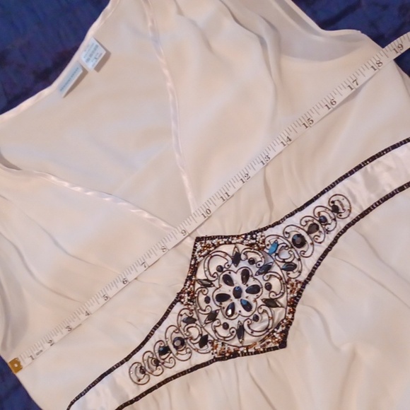 💙🏍Elegant White Sleeveless Top with Black Embellished Waist - Picture 7 of 9